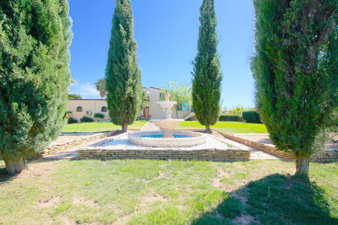 Hacienda Mendoza Pensjonat Archidona